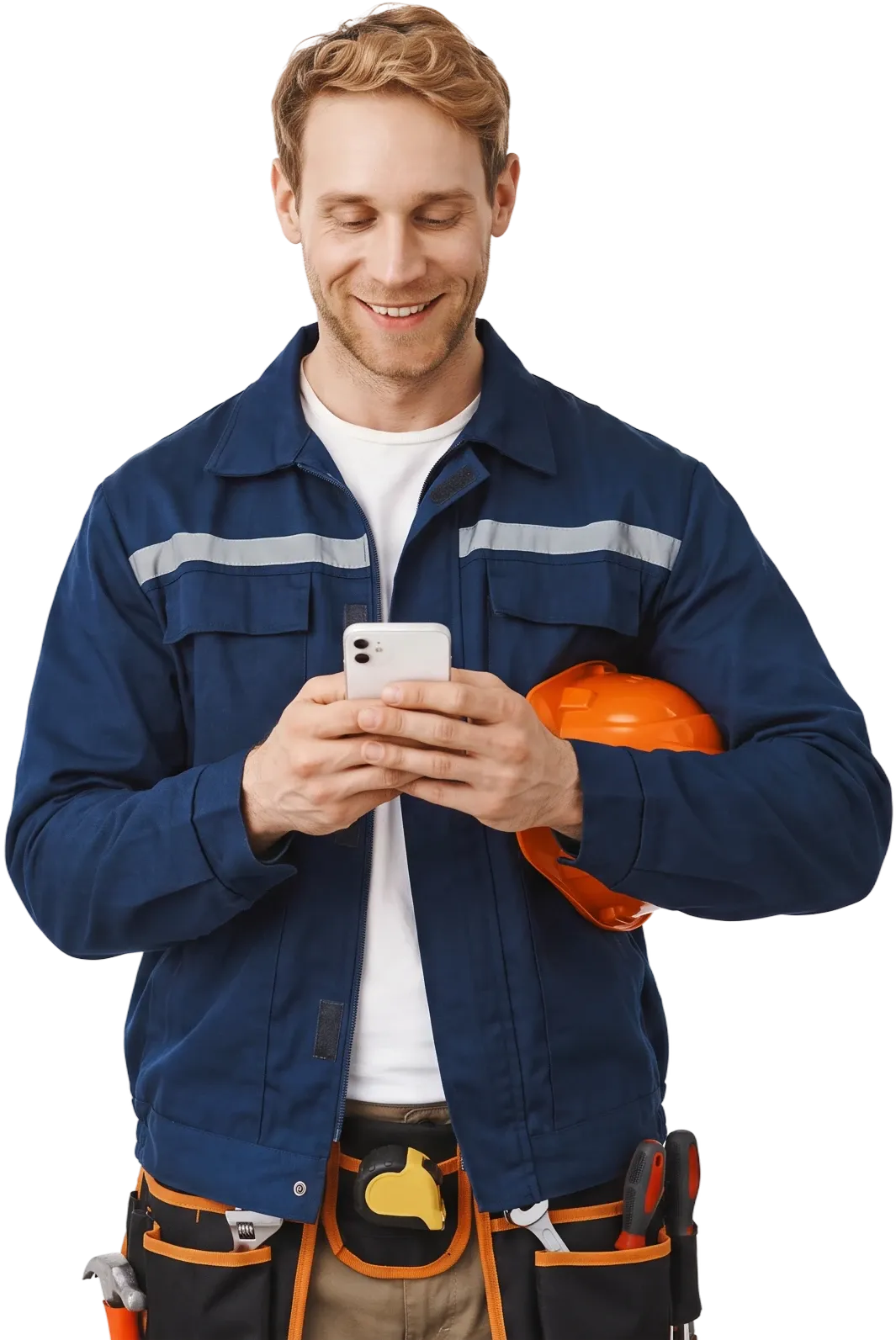 Monteur in werkkleding rondt iets af op zijn telefoon